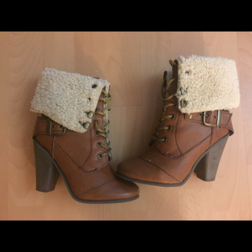 NINE WEST Fixategd Cognac Sherpa heeled boots SZ 6