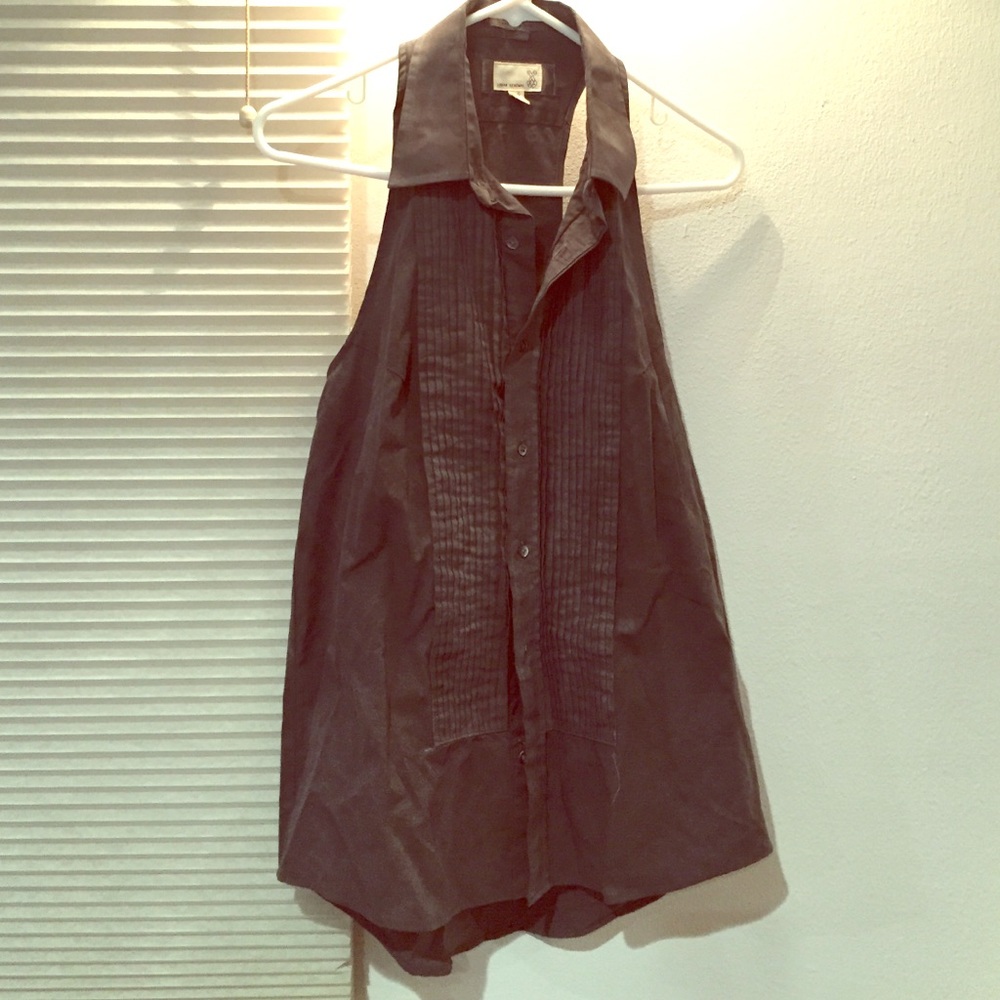 Sleeveless urban renewal button top women's med
