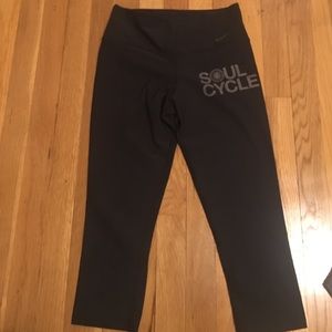 Nike soul cycle cropped leggings