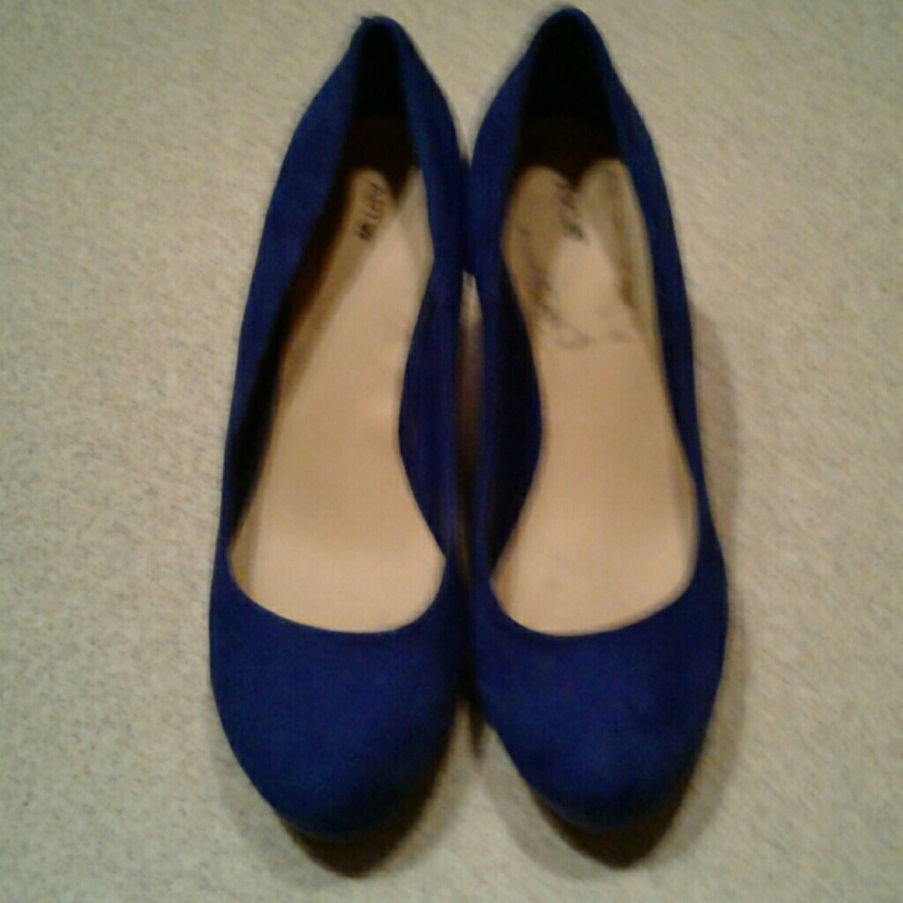 Wemons navy blue velvet wedges