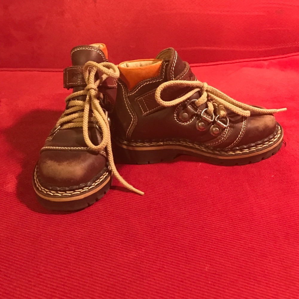 2 day sale: Brakkies kids leather boots