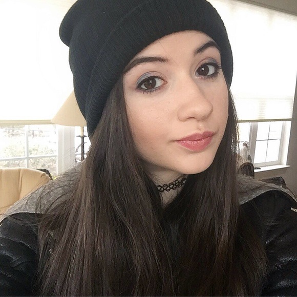 Meet your Posher, Becca - Picture 1 of 1