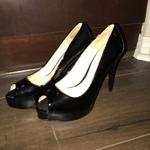 Guess black patent leather platform heels size 7