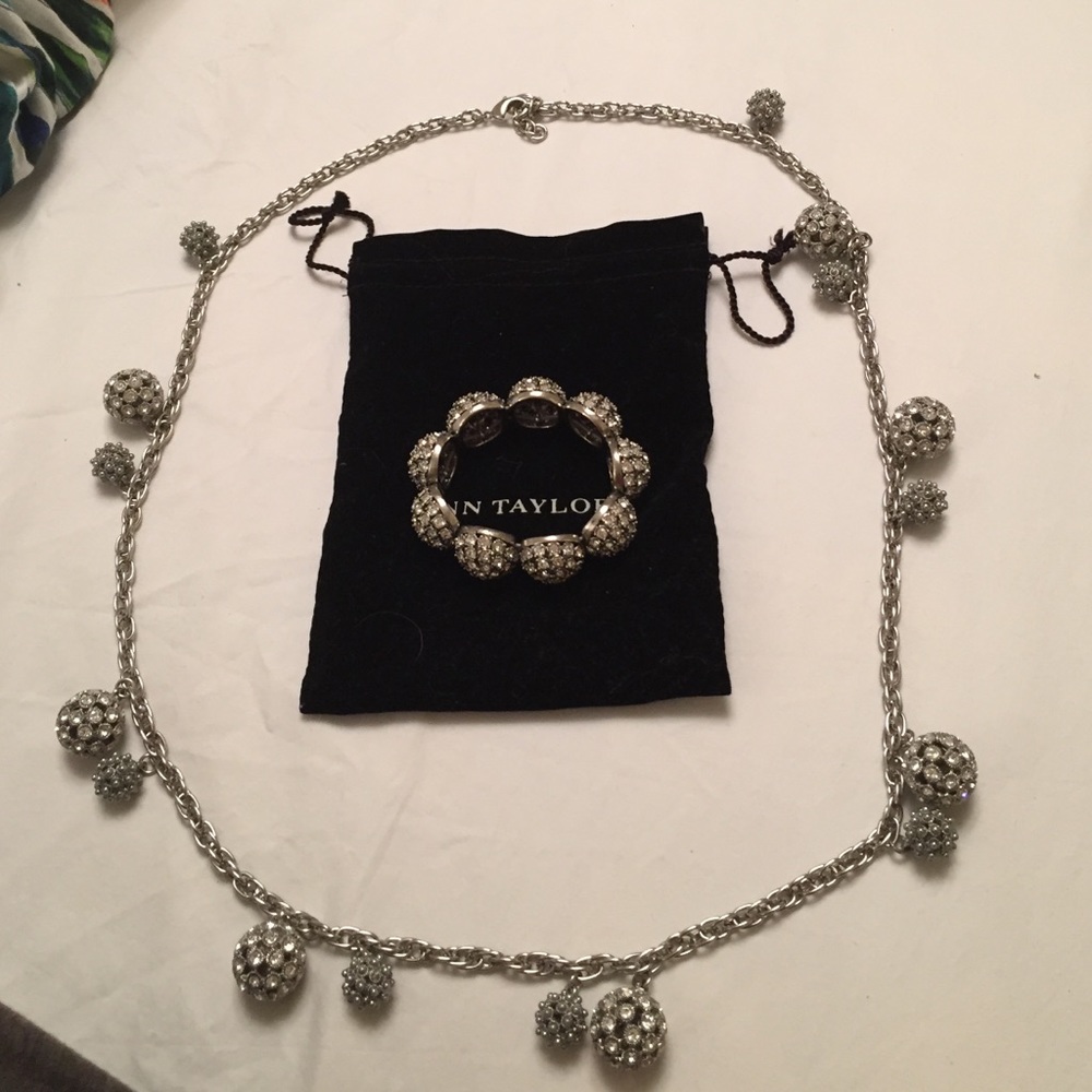Necklace in dark silver finish with Rhinestones