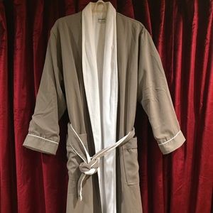 ♦️FLASH SALE ♦️$50 FIRM♦️Luxe Robe