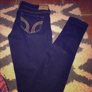 Hollister jeans wore maybe 2 times. Like new!