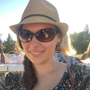 Meet your Posher, Suzanne