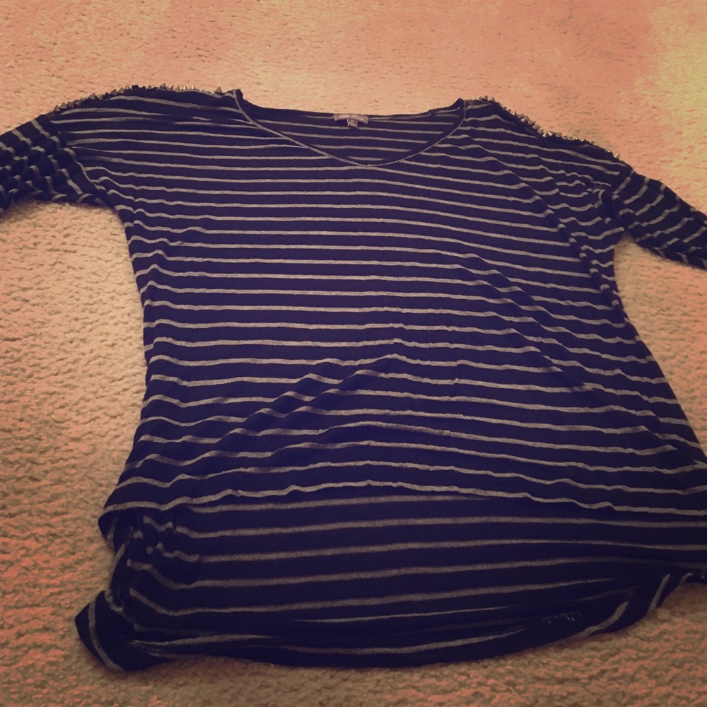 Half sleeve shirt with studded shoulders