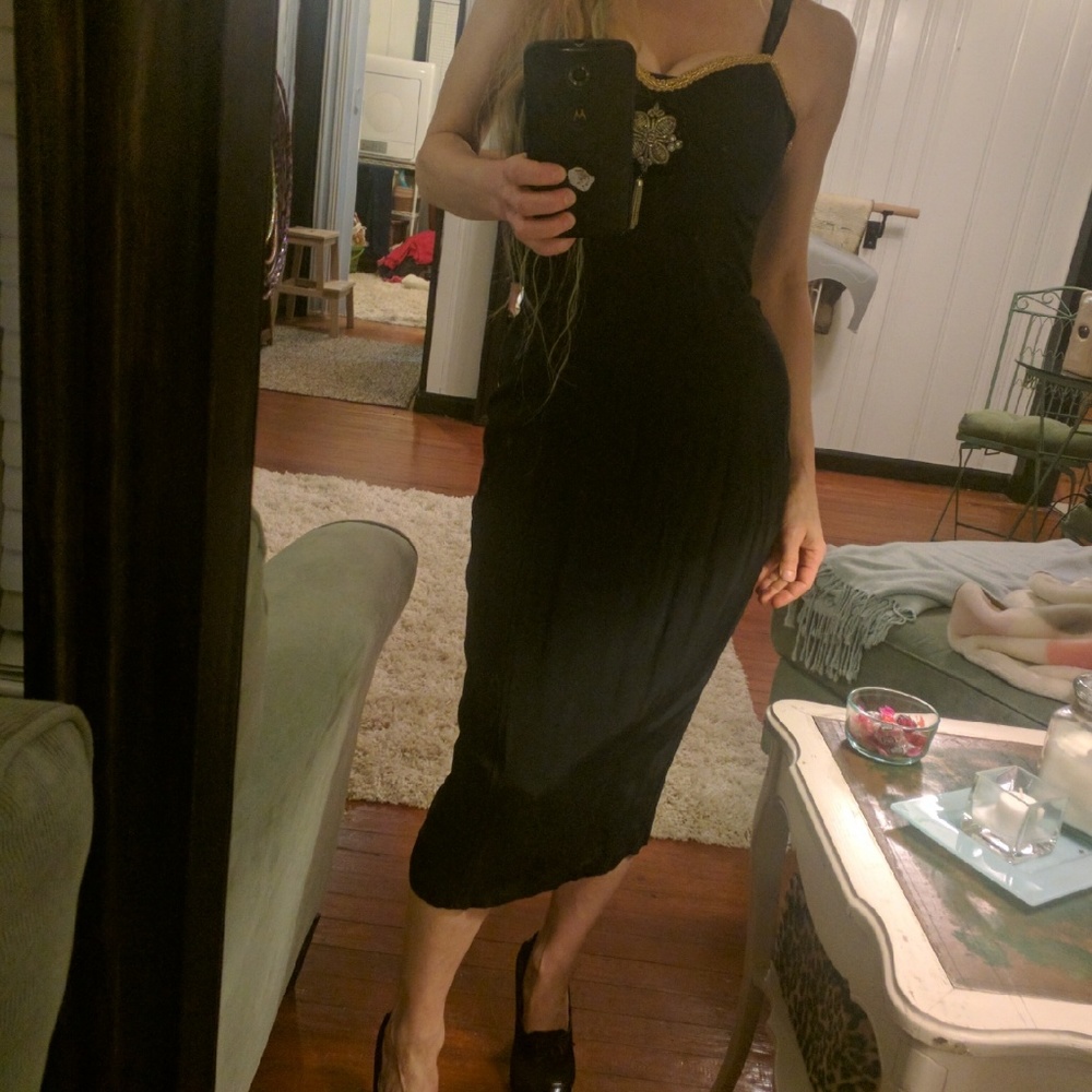 Beautiful vintage gown. Sorry for the wrinkles!
