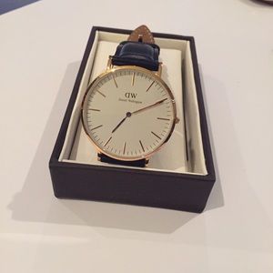 AUTH 40mm Daniel Wellington w/ black leather strap