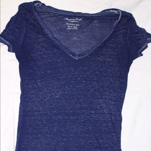 American Eagle basic V-neck tee