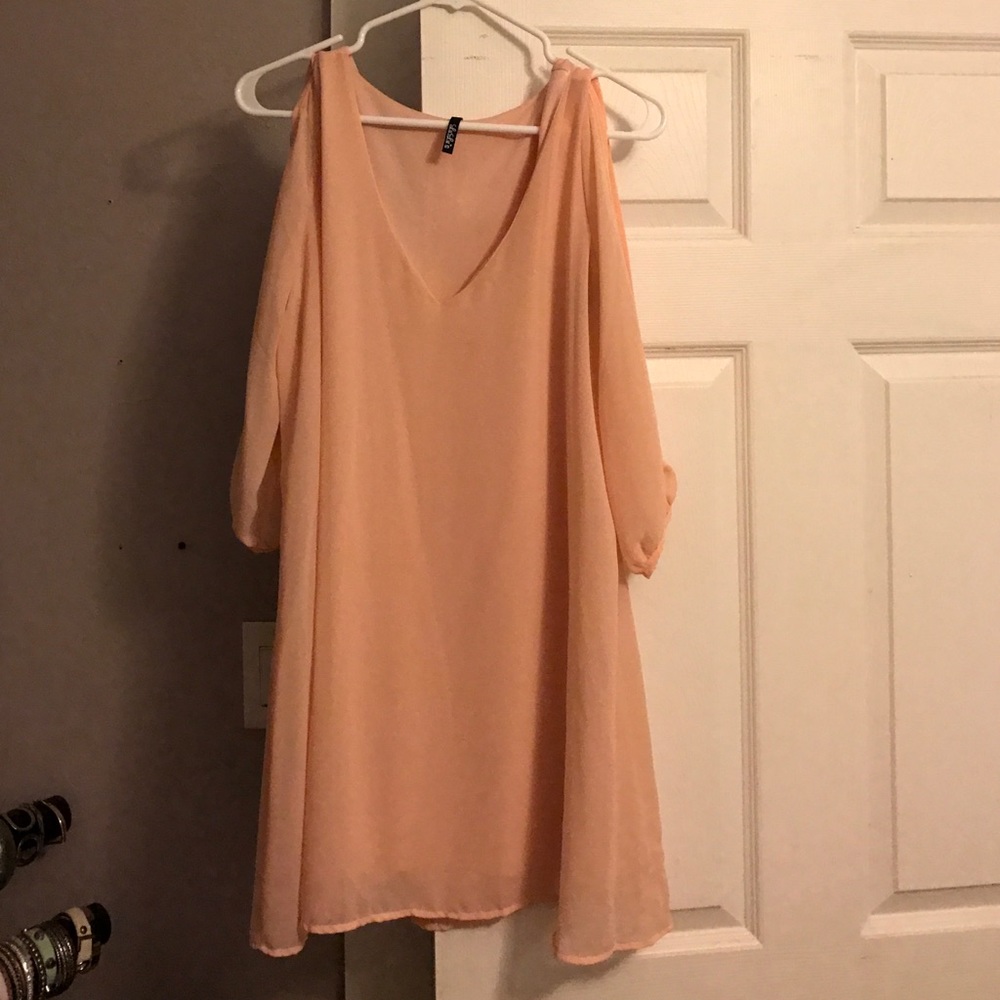Blush Dress with key hole sleeves