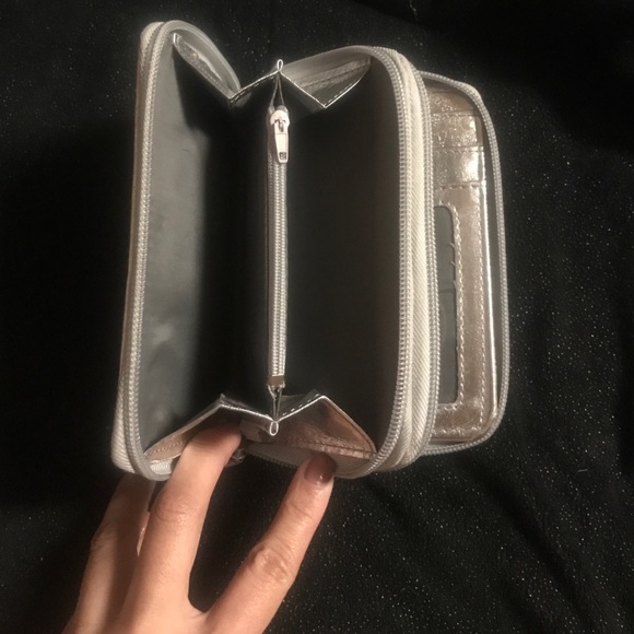 Small zip around wallet - Picture 3 of 4