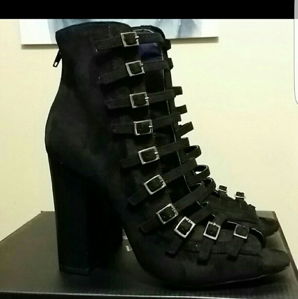 Black buckle booties, suede 7.5