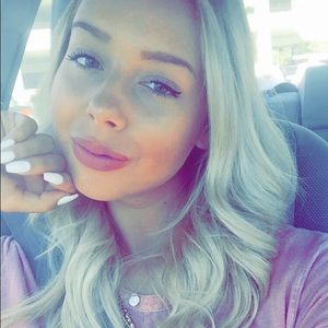 Meet your Posher, Avery