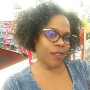 Meet your Posher, Monique