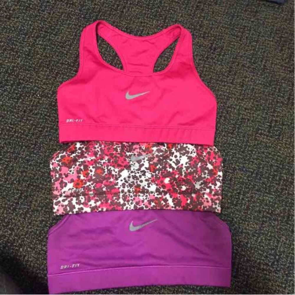 3 Nike pro sports bra