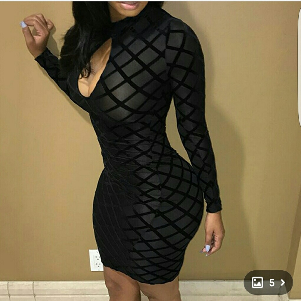 Black keyhole dress