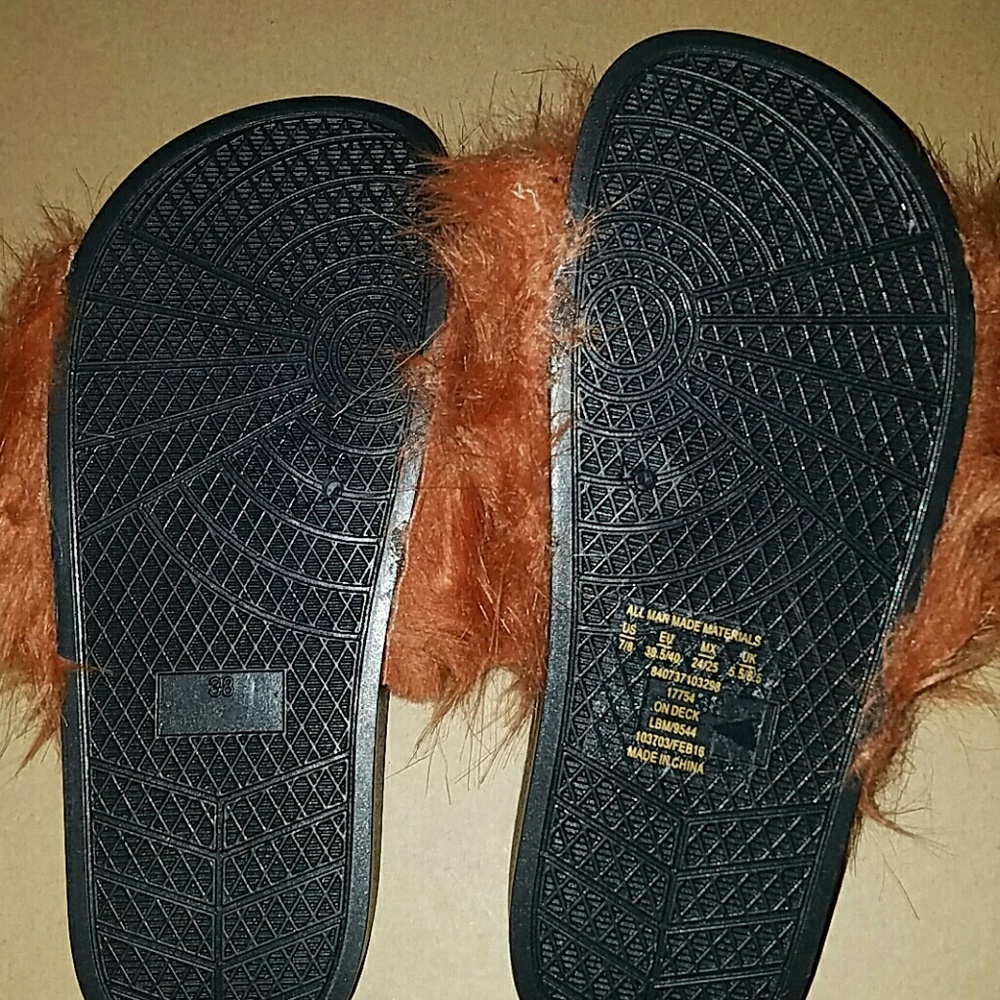 Fur slippers - Picture 2 of 3