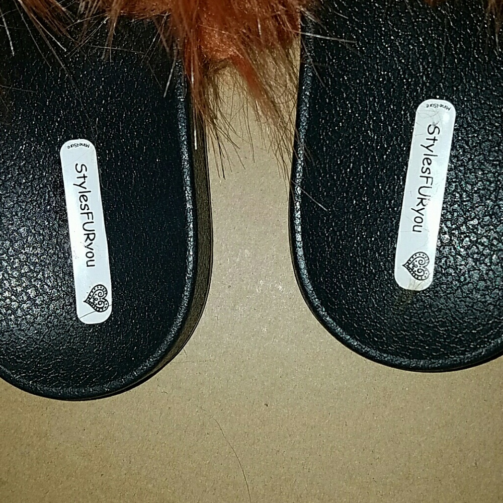 Fur slippers - Picture 3 of 3