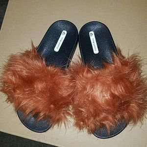 Fur slippers