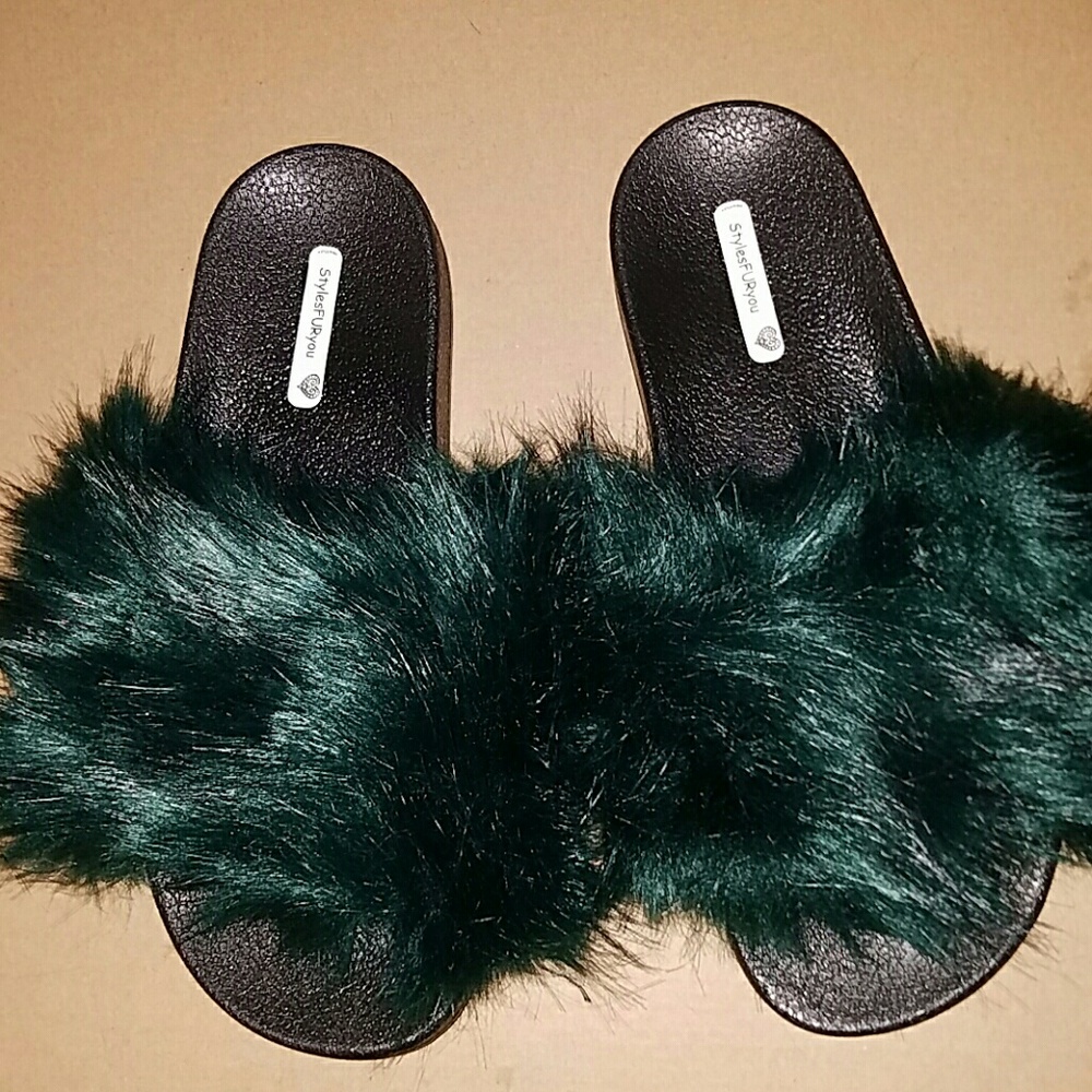 Fur slippers