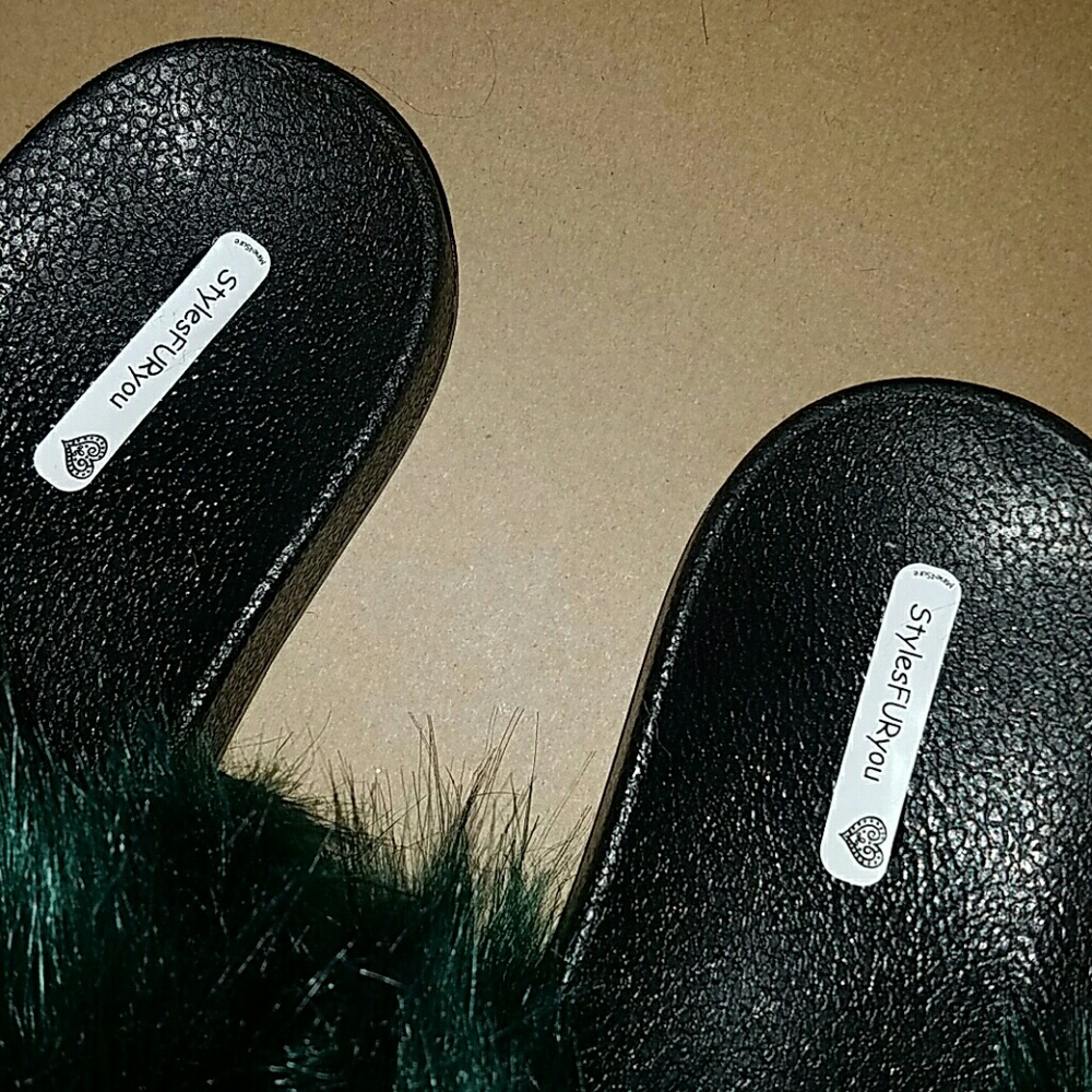 Fur slippers - Picture 2 of 3