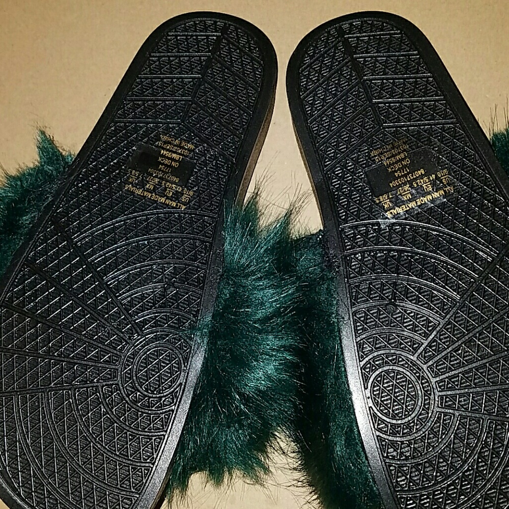 Fur slippers - Picture 3 of 3