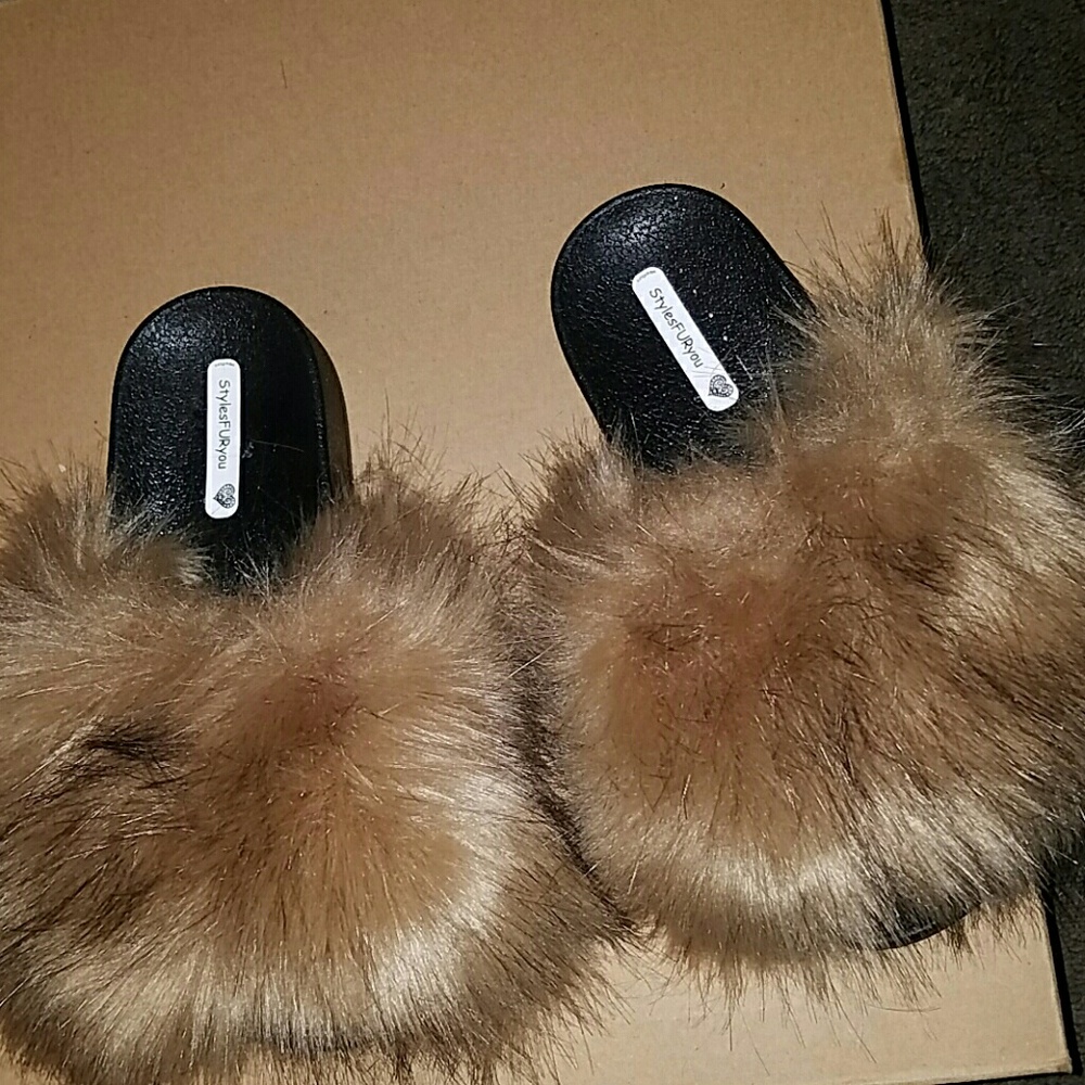 Fur slippers