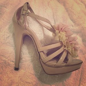 Brand new ! Floral heels