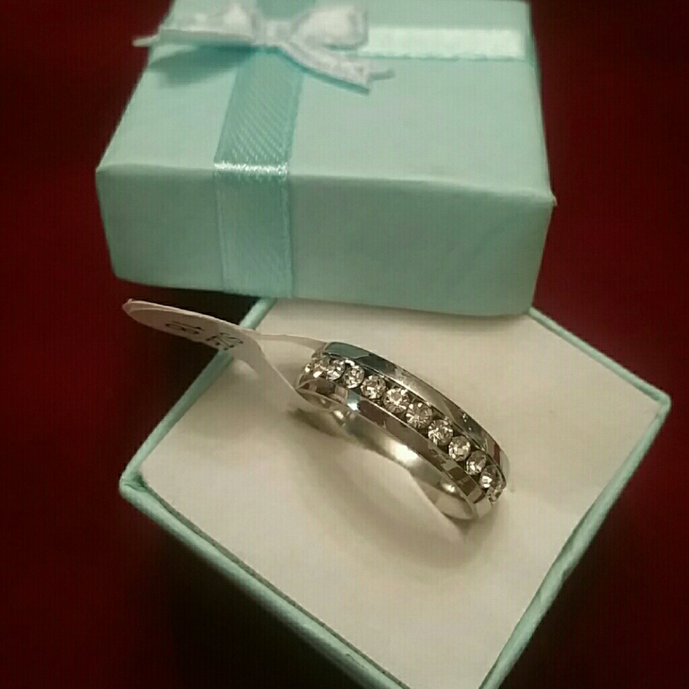 NWT POLISHED STAINLESS/CRYSTAL RING 9