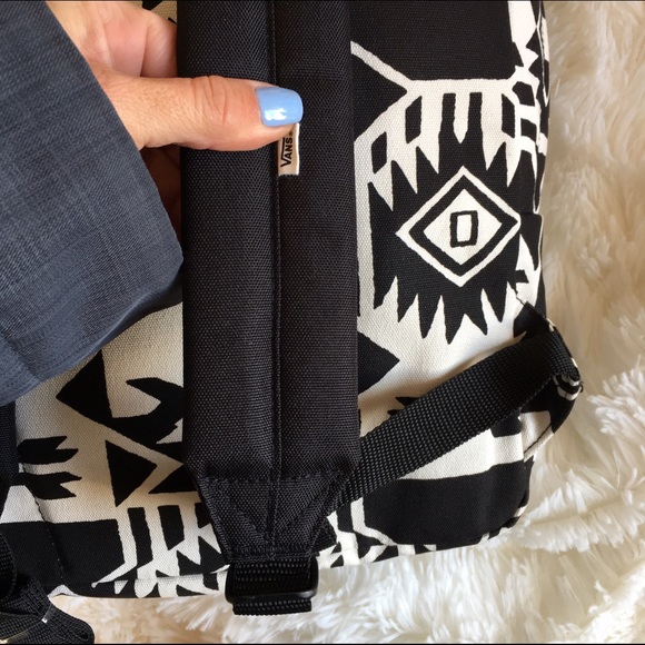 NWT 🏷 VANS FULL SIZED BACKBACK - Picture 2 of 4