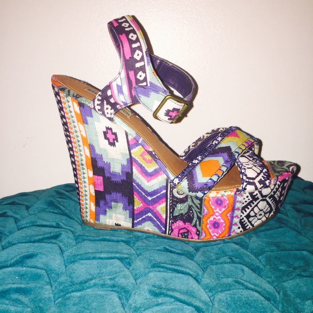 Steve Madden Winonna Patterned Wedges