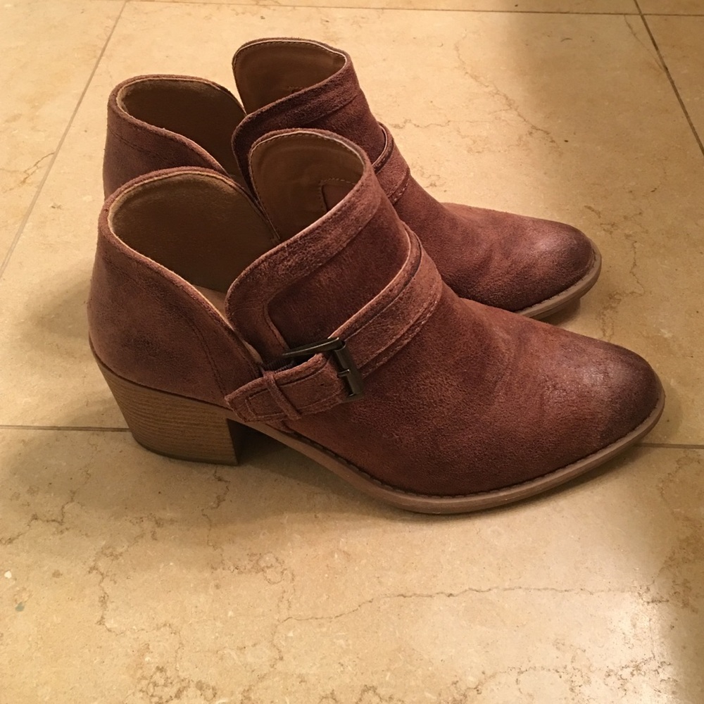 Boho tan faux leather booties