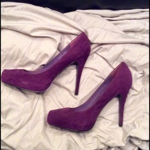 Size 10 purple pumps