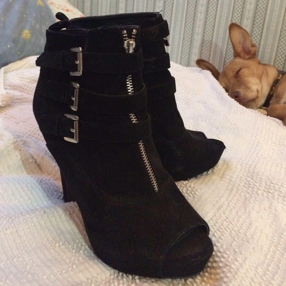 Heels - Picture 2 of 3