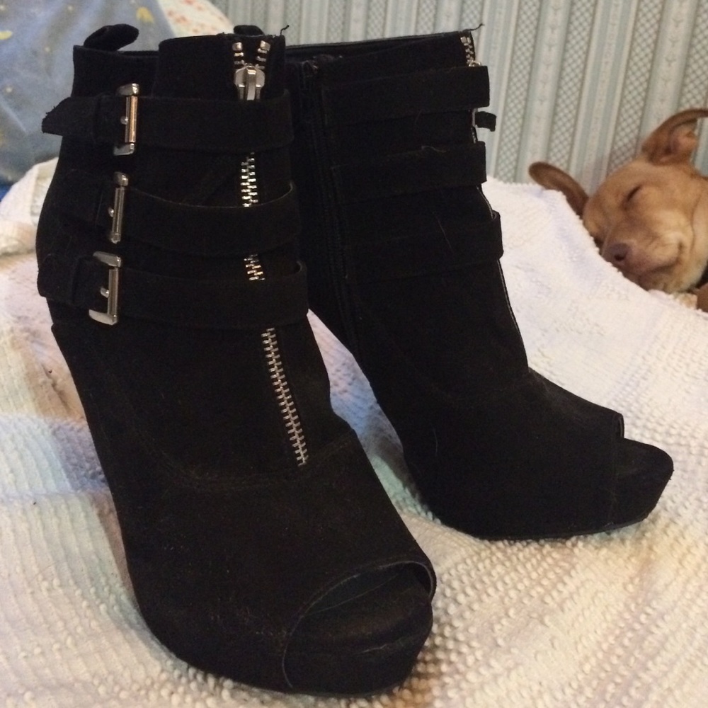 Heels - Picture 3 of 3