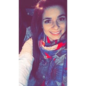 Meet your Posher, Elizabeth