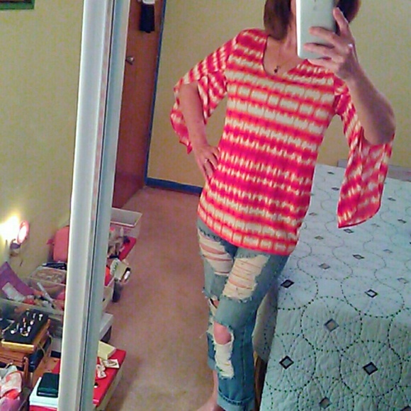 Mudd Distress Capri's - Picture 2 of 4