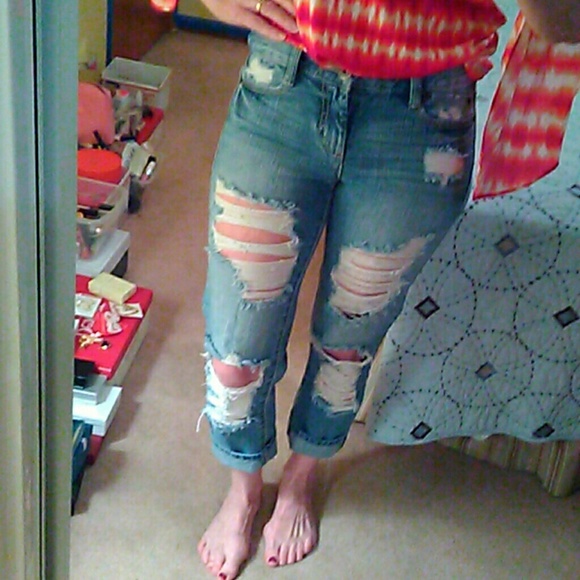 Mudd Distress Capri's - Picture 3 of 4