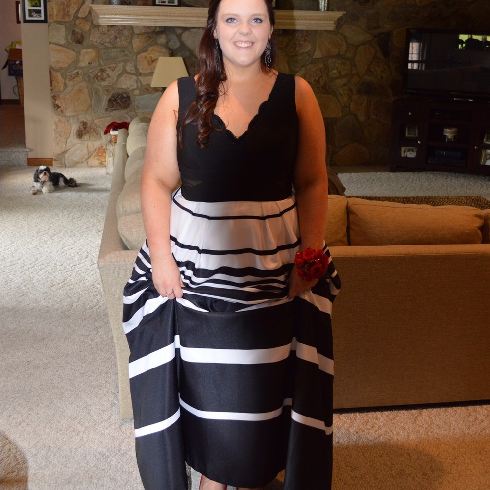 Tank V-neck printed dress with mesh cutouts!