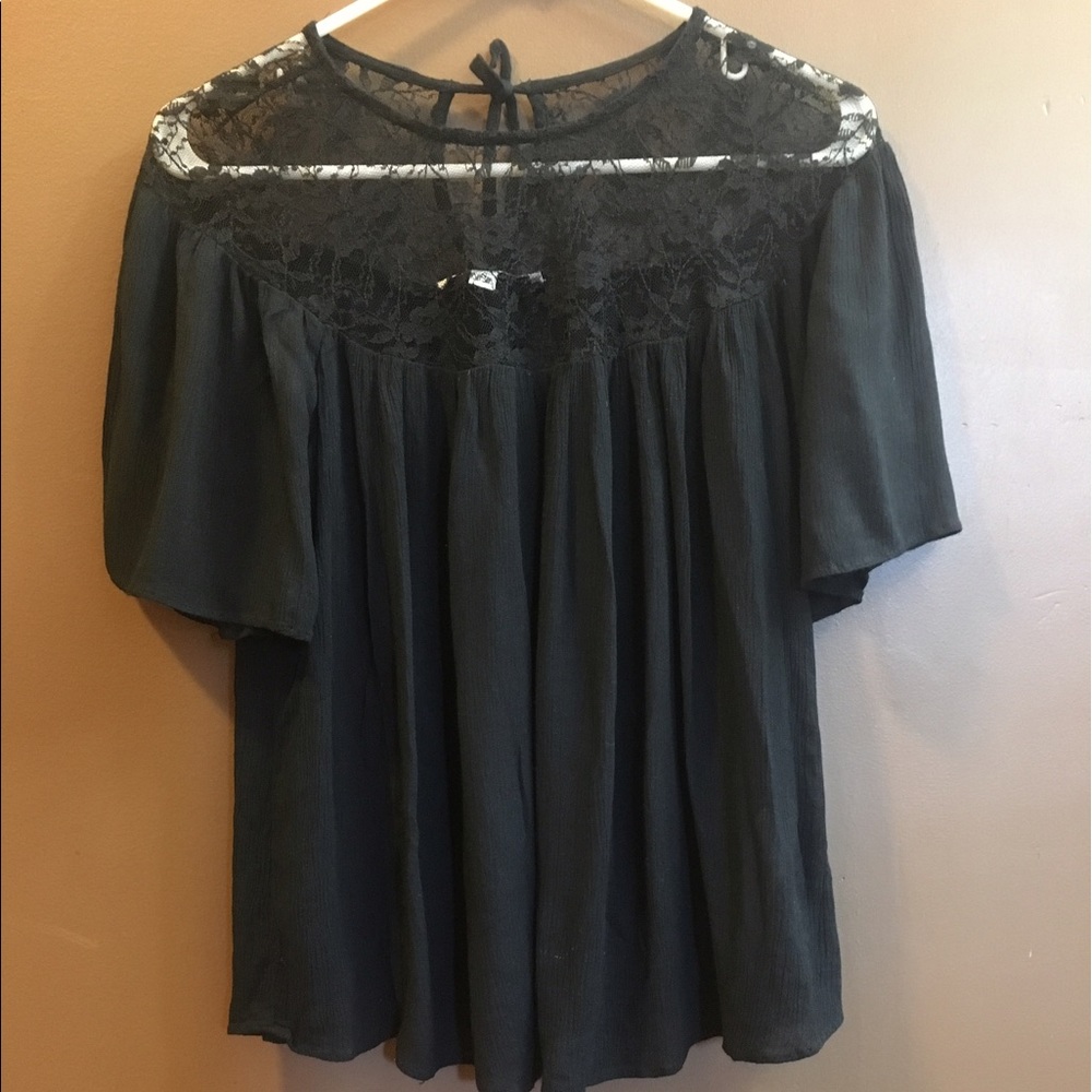 Black Abercrombie and Fitch flowy top.