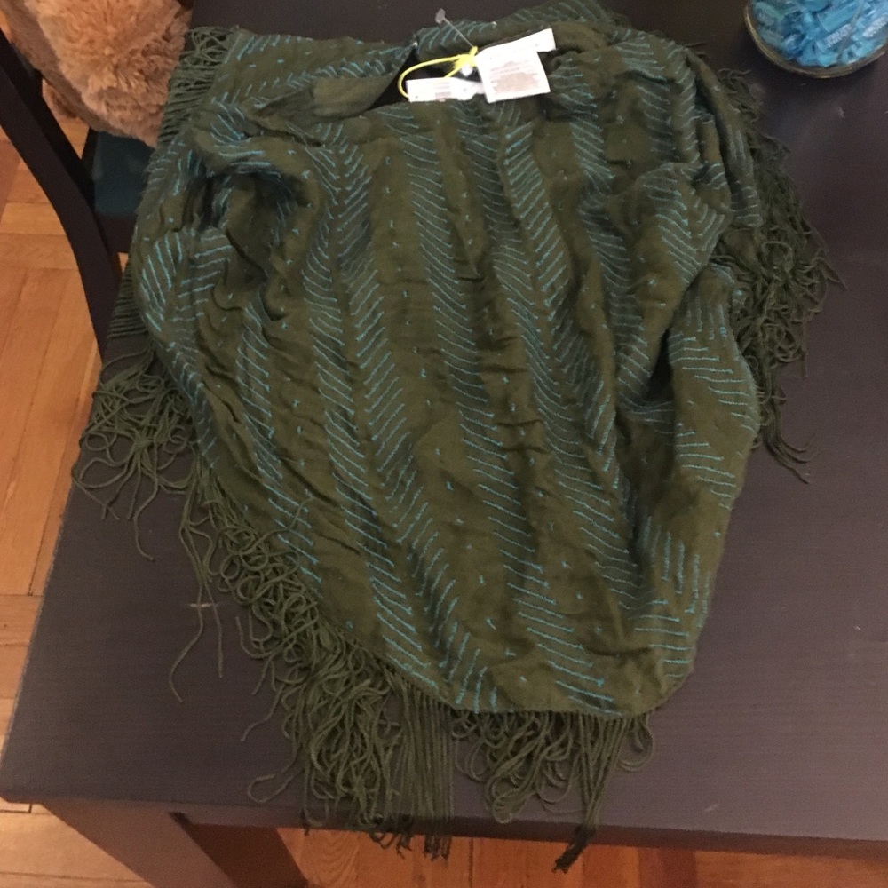 BCBG snap scarf