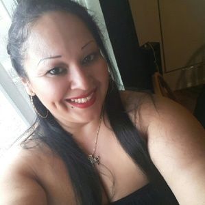 Meet your Posher, Lenora