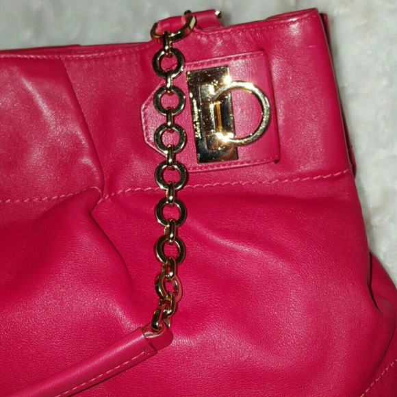💕 Beautiful Red Ferragamo Handbag 💕 - Picture 2 of 4