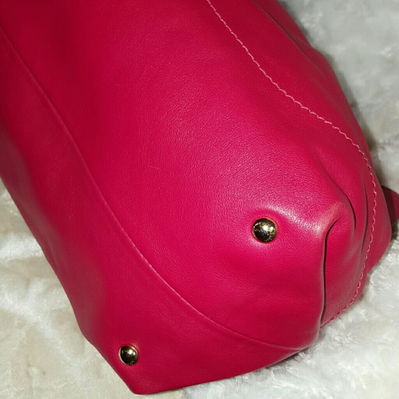 💕 Beautiful Red Ferragamo Handbag 💕 - Picture 3 of 4