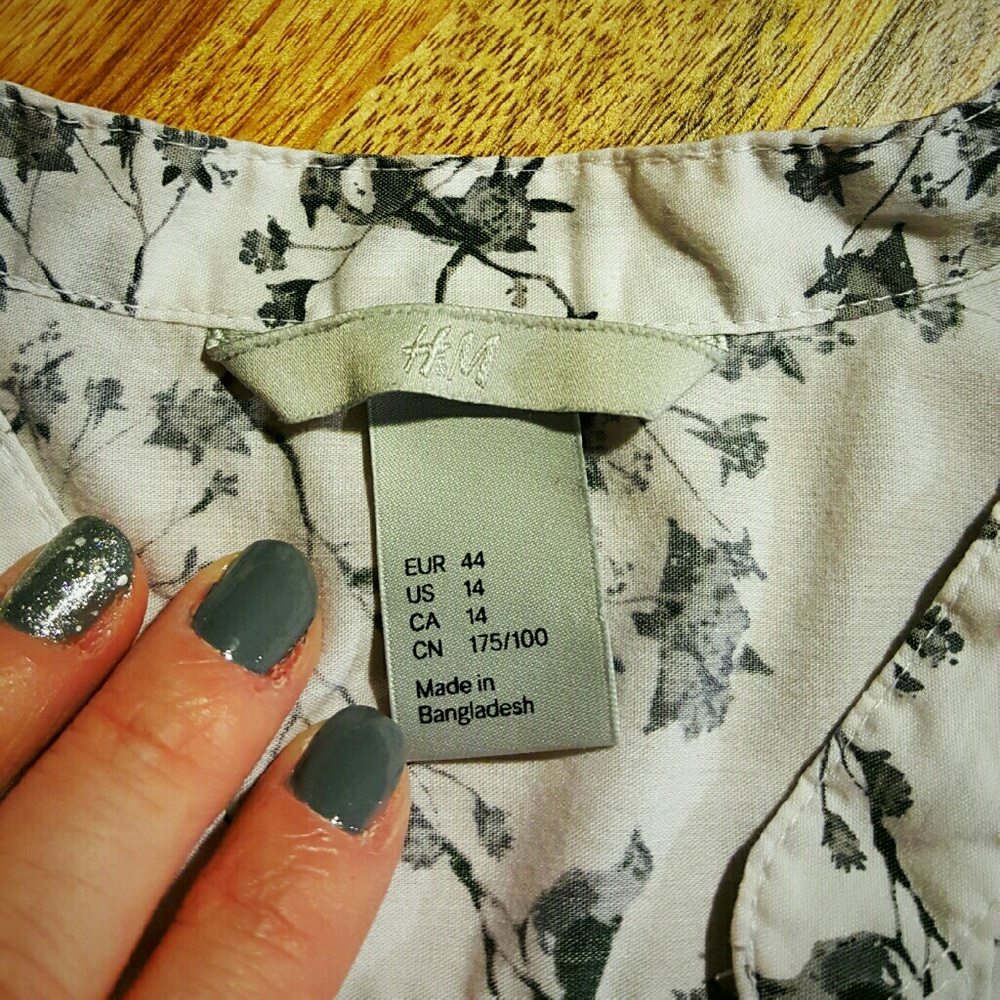 H&M button up - Picture 2 of 3