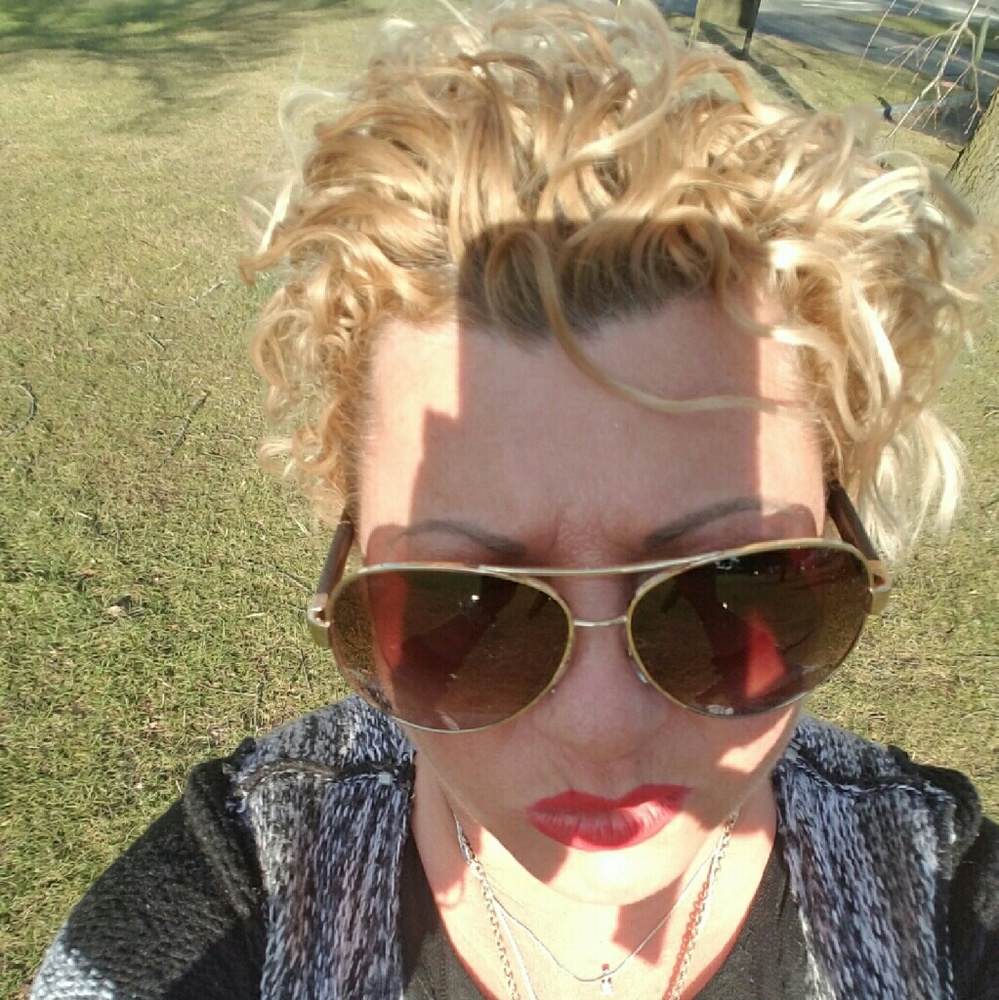 Meet your Posher, Laura