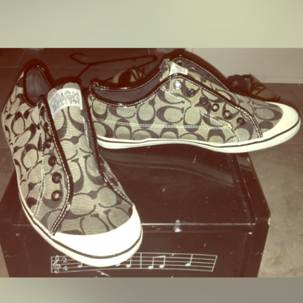 Size 8 coach sneakers