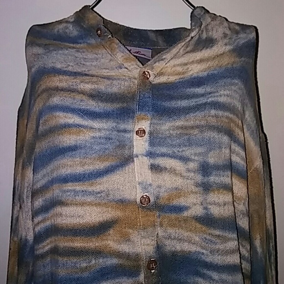 Beautiful Linen Top - Picture 4 of 4